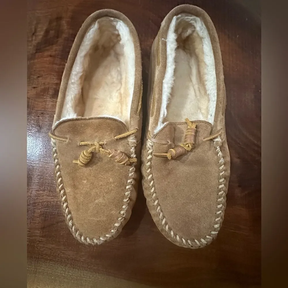 Minnetonka Moccasin Women's Sz 11 Slippers 3711 Brown Suede Fur Lined - Picture 1 of 5